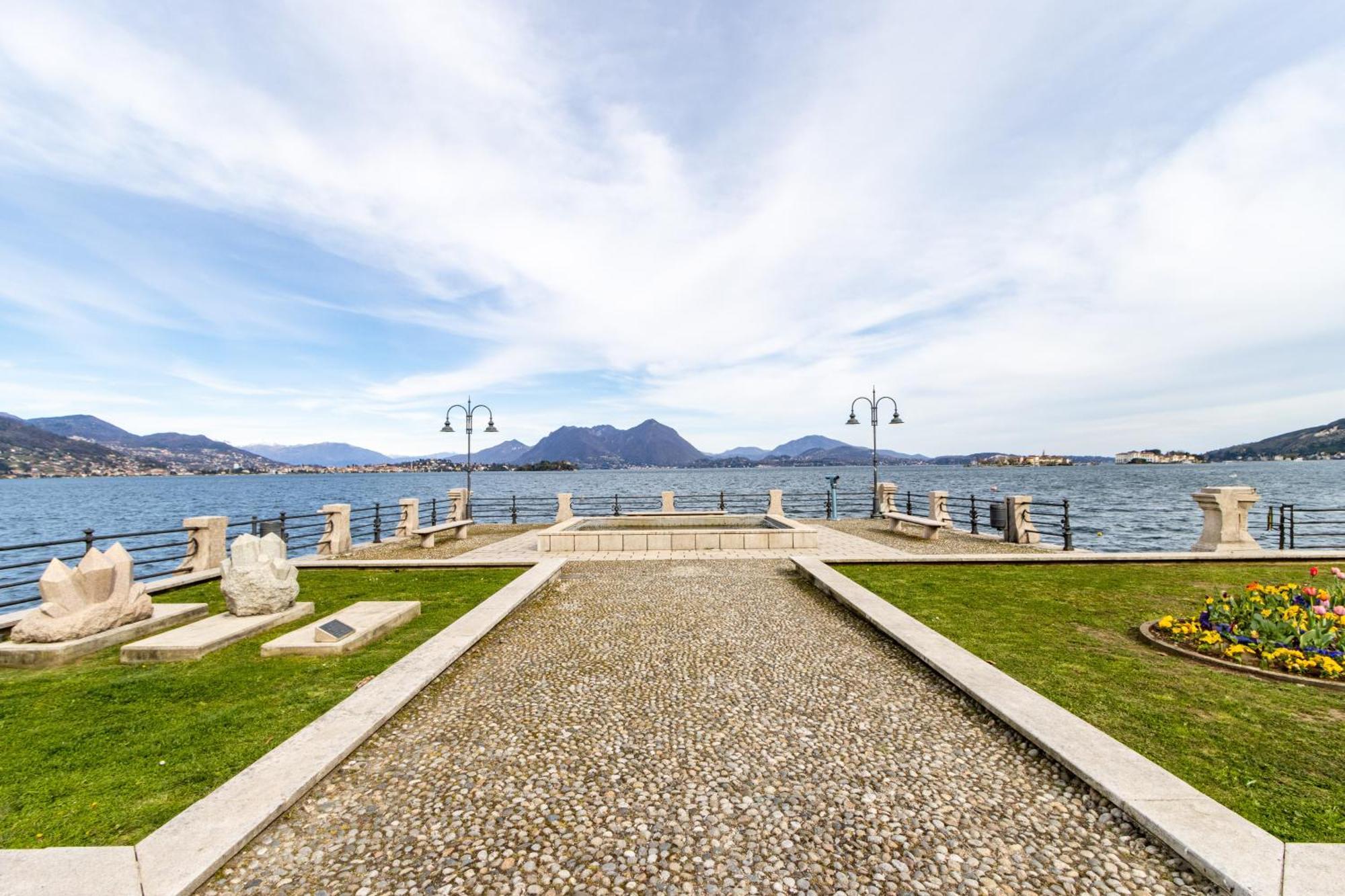Golden Lake - Luxury Apartment ☆☆☆☆☆ - 100M From The Lake Baveno Exteriör bild